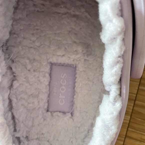 lilac fluffy crocs